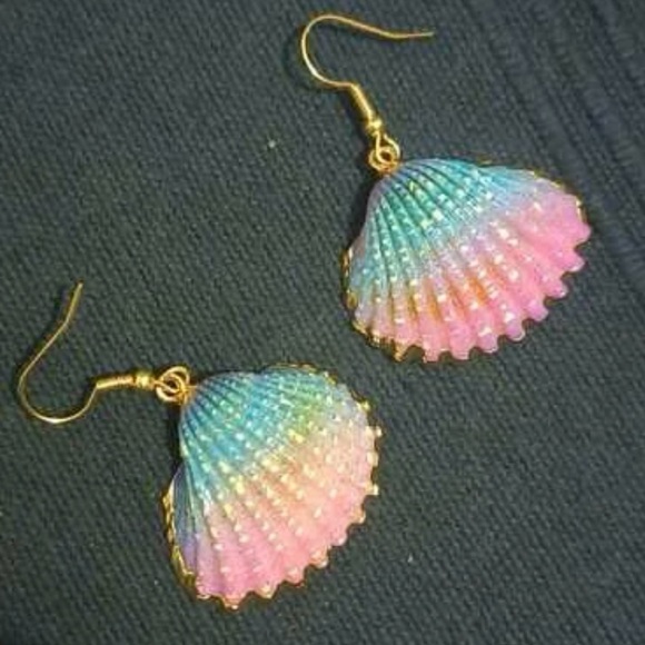 “Ombre Scallop Shell” Pink Blue Bivalve Clam Oyster Gold-Dipped Mermaid Earrings - Picture 10 of 16